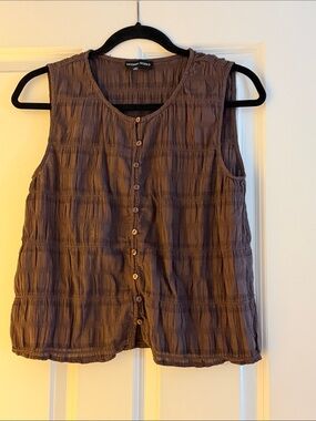 Women's Sleeveless Button-Front Top in Brown